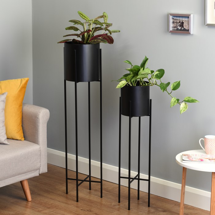 Plant pot on a stand