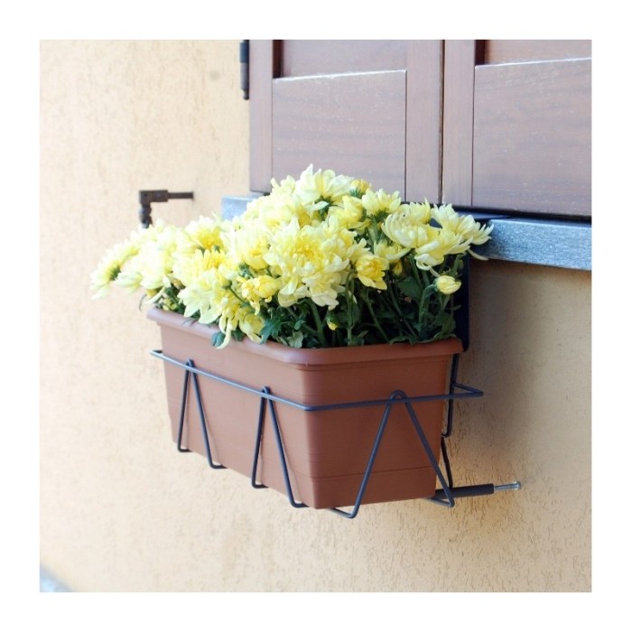 Plant pot holder for sill